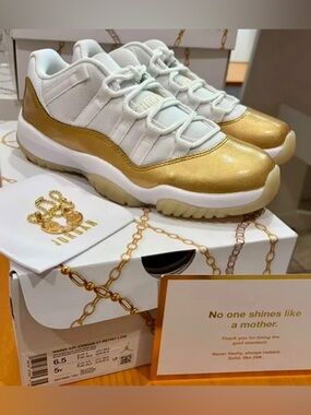 Womens Air Jordan 11 Retro Low Mother's Day AH7860-102